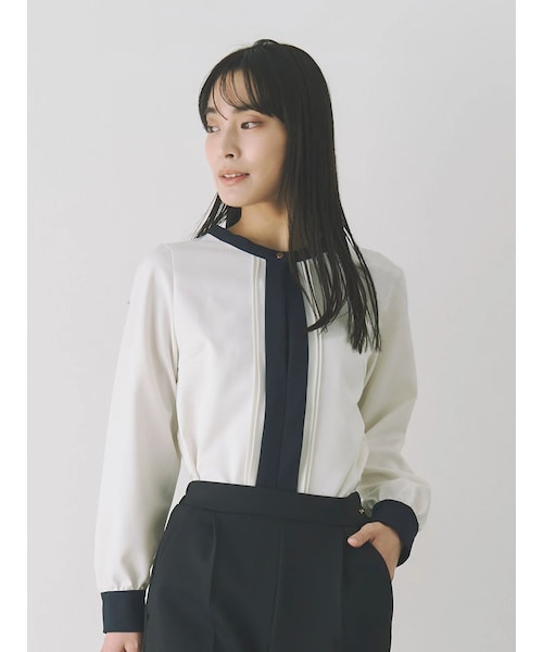 TONAL（トーナル）の「バイカラーピンタック2WAYブラウス（シャツ/ブラウス・レディース・オフホワイト/ブルー/ネイビー・M）」の3枚目の写真