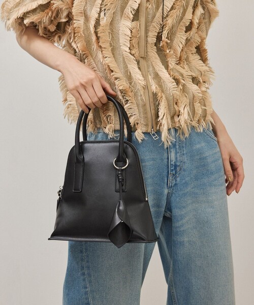 ADAM ET ROPE'（アダムエロペ）の「チャームセットラウンドボストンバッグ（ボストンバッグ・レディース・ブラック/クリーム・F）」の9枚目の写真