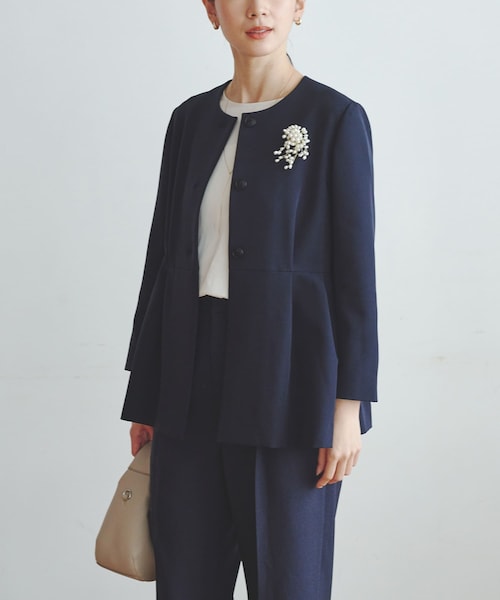 URBAN RESEARCH（アーバンリサーチ）の「ノーカラーペプラムジャケット（ノーカラージャケット・レディース・NAVY/BLACK・Free）」の2枚目の写真