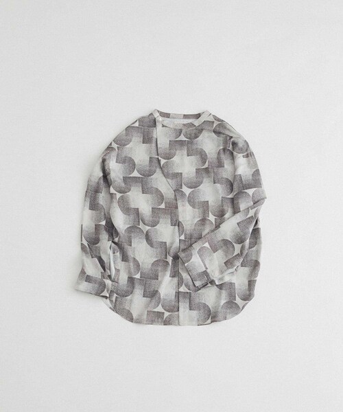 LAATO（ラート）の「band collar blouse（シャツ/ブラウス・レディース・5パターン・FREE）」の2枚目の写真