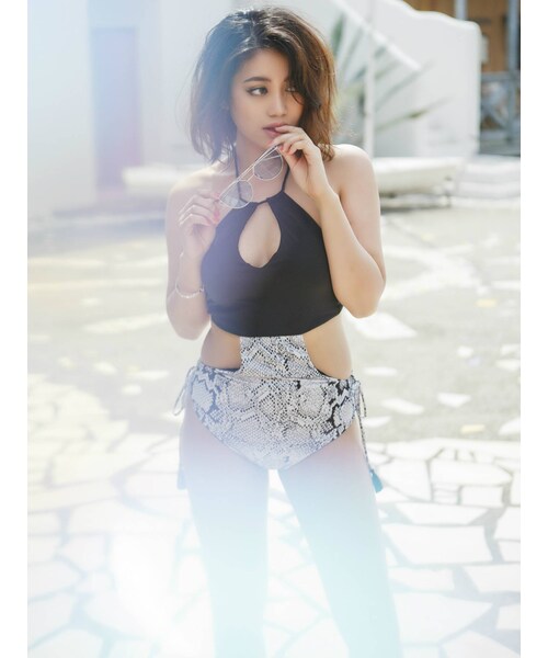 RESEXXY（リゼクシー）の「パイソン柄切替モノキニ（水着・レディース・ホワイト/ブラック/ミックス・F）」の2枚目の写真