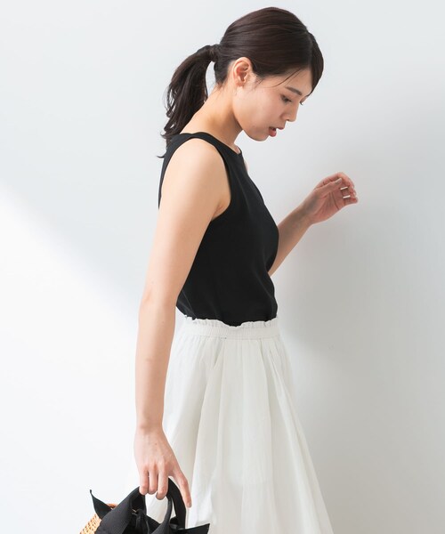 URBAN RESEARCH ROSSO（アーバンリサーチロッソ）の「F by ROSSO　ウォッシャブルミラノリブアメスリニット（ニット/セーター・レディース・BLACK/L/GRAY/BROWN/NAVY×OW・FREE）」の8枚目の写真