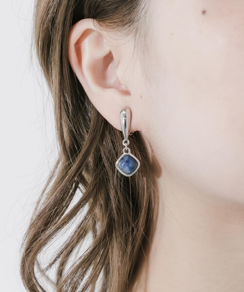 SMELLY（スメリー）の「マーブルスクエアスウィングイヤリング（イヤリング・レディース・BL/SV・-）」の4枚目の写真