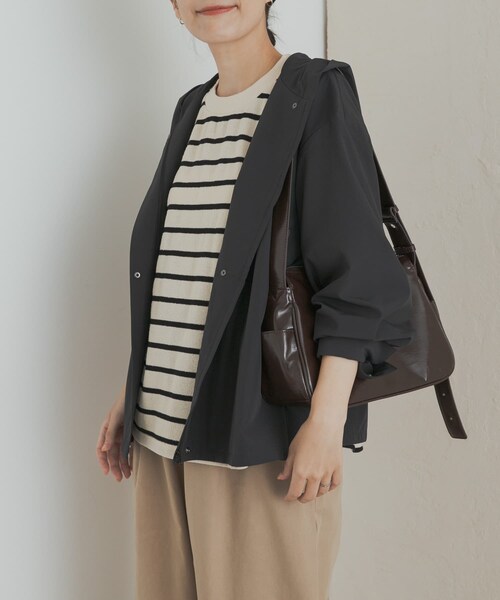 URBAN RESEARCH DOORS(アーバンリサーチドアーズ)の「『UR TECH MoLight』撥水UVカットフードジャケット(テーラードジャケット・レディース・CHARCOAL/BLACK・M)」の16枚目の写真