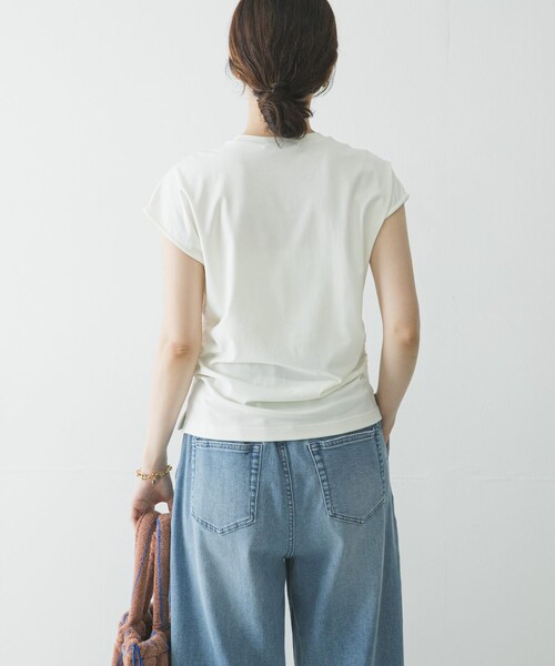 URBAN RESEARCH(アーバンリサーチ)の「サイドギャザーカットソー(Tシャツ/カットソー・レディース・OFF WHITE/BLACK/BROWN・Free)」の7枚目の写真