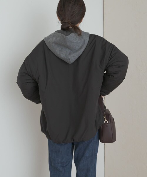 URBAN RESEARCH DOORS(アーバンリサーチドアーズ)の「『UR TECH』撥水ポケッタブル中綿ブルゾン(ブルゾン・レディース・GREIGE/CHARCOAL/BLACK・Free)」の6枚目の写真