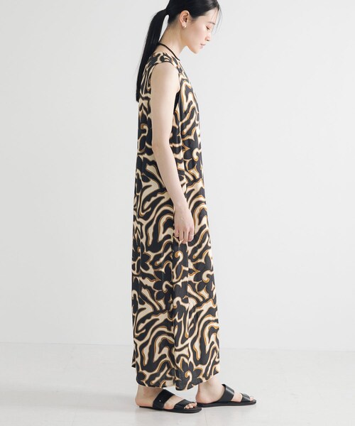 URBAN RESEARCH（アーバンリサーチ）の「SPRINTEXボタニカルプリントワンピース（ワンピース・レディース・GRG×NVY/IVO×BLK・FREE）」の10枚目の写真
