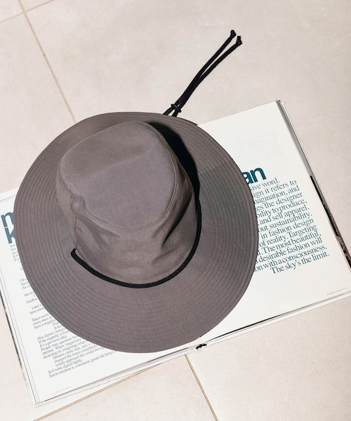 ADAM ET ROPE'(アダムエロペ)の「【La Maison de Lyllis for ADAM ET ROPE'】別注UV HAMPTON(ハット・レディース・チャコール/グリーン系/ワイン系・F)」の1枚目の写真