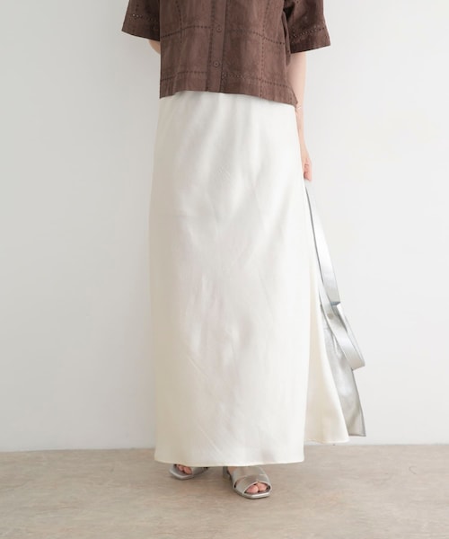 ITEMS URBANRESEARCH(アイテムズ アーバンリサーチ)の「ストレッチサテンスカート(スカート・レディース・WHT/BLK/BRN・Free)」の5枚目の写真