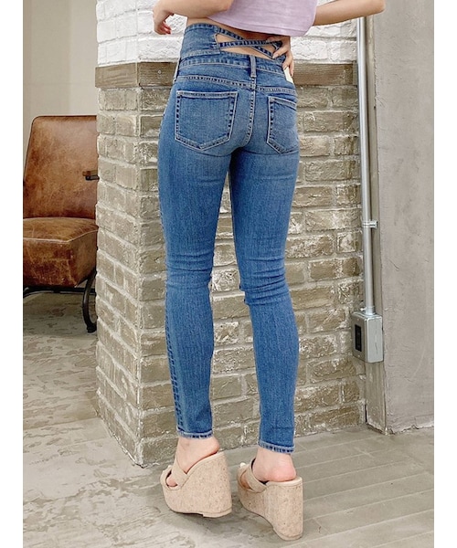 GYDA（ジェイダ）の「H/W ウエストクロススキニーデニムパンツ（デニムパンツ・レディース・オフホワイト/ブラック/ブルー/アイスブルー/インディゴ・XS/S/M）」の15枚目の写真