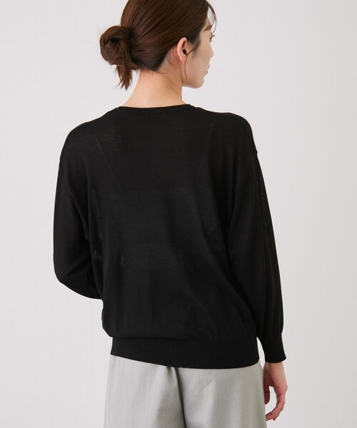 Jayro(ジャイロ)の「ドロップショルダークルーネックカーディガン(ニット/セーター・レディース・ブラック/ホワイト/ホワイト系/ネイビー/ブルー/ブルー系/オレンジ系/イエロー・M)」の12枚目の写真