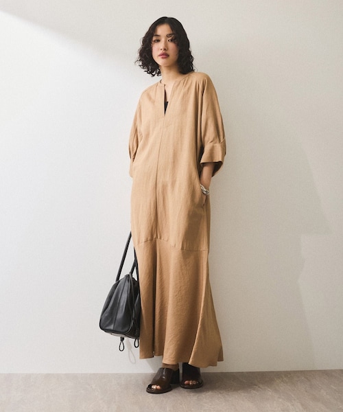ADAM ET ROPE'(アダムエロペ)の「【WEB限定】・【新色追加】リネンボリュームスリーブワンピース(ワンピース・レディース・ブラック/ライトグレー/ベージュ系/ブルー・F)」の3枚目の写真