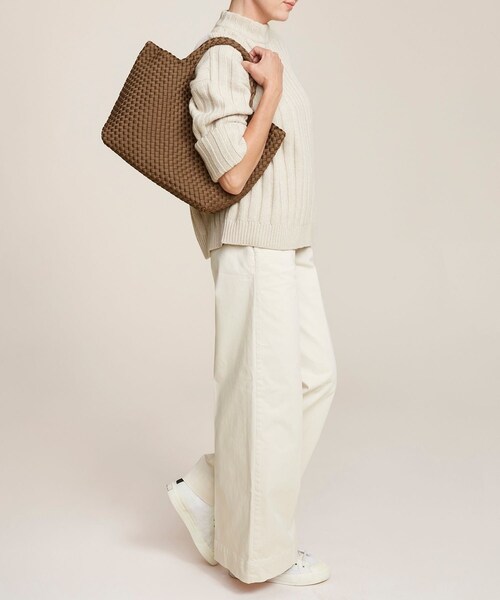 ADAM ET ROPE'(アダムエロペ)の「【NAGHEDI(ナゲディ)】ST BARTHS medium TOTE(core)(トートバッグ・レディース・ダークブラウン/ライトグレー/キャメル・F)」の18枚目の写真