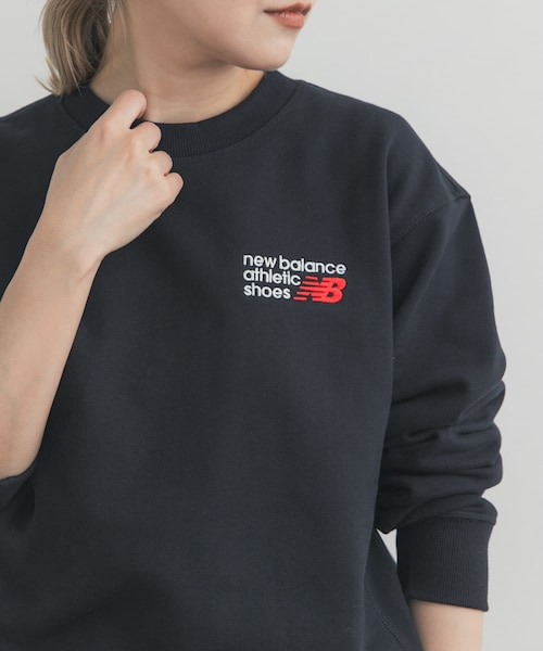 URBAN RESEARCH DOORS（アーバンリサーチドアーズ）の「NEW BALANCE　Athletics プレミアムロゴスウェット（スウェット・レディース・AHH/BK/PEF・S）」の2枚目の写真