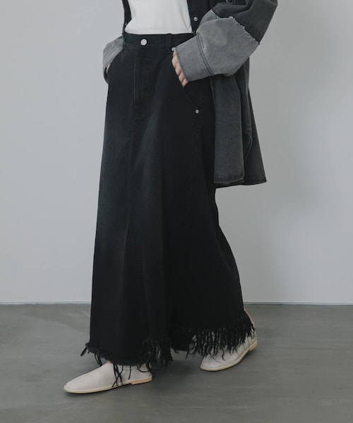 KBF(ケイビーエフ)の「アシメフリンジデニムスカート(デニムスカート・レディース・L.BLUE/BLACK・One)」の4枚目の写真