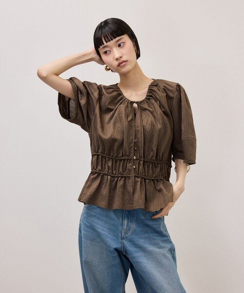 ADAM ET ROPE'(アダムエロペ)の「ウエストギャザーリボンブラウス(シャツ/ブラウス・レディース・ホワイト系/ブラウン系/サックス・F)」の9枚目の写真