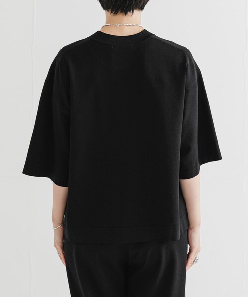 URBAN RESEARCH(アーバンリサーチ)の「ドライタッチハイゲージニットTシャツ(Tシャツ/カットソー・レディース・BLACK/OFF・FREE)」の16枚目の写真