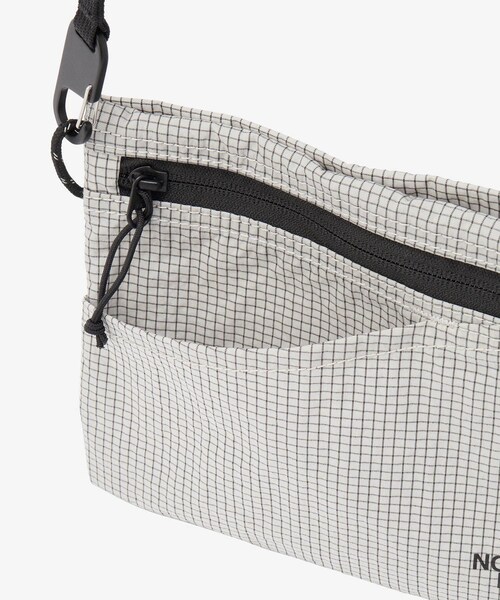 URBAN RESEARCH Sonny Label（アーバンリサーチサニーレーベル）の「THE NORTH FACE　RAFTER SHOULDER POUCH S（ショルダーバッグ・メンズ・ブラック/ティングレー・One）」の8枚目の写真