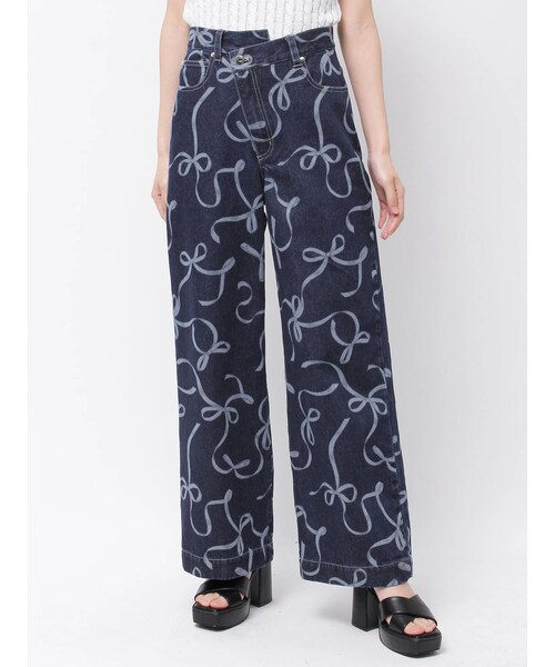 MERCURYDUO（マーキュリーデュオ）の「リボンプリントデニムパンツ（デニムパンツ・レディース・ブルー/インディゴ・S/M）」の5枚目の写真