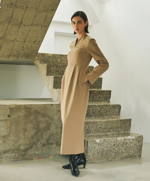 ROPE'（ロペ）の「【一部店舗限定】【REALM（レルム）】SLASH-NECK DRESS｜ドレス（ドレス・レディース・ブラウン系/ブラック・36/38）」の8枚目の写真