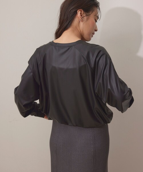 NERGY（ナージー）の「【イージーケア】Synthetic Leather クロップド丈プルオーバー（その他トップス・レディース・ブラック・F）」の7枚目の写真