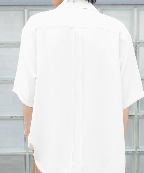 ITEMS URBANRESEARCH(アイテムズ アーバンリサーチ)の「パネルピンタックオープンカラー半袖シャツ(シャツ/ブラウス・メンズ・OFF/BLK・M/L)」の6枚目の写真