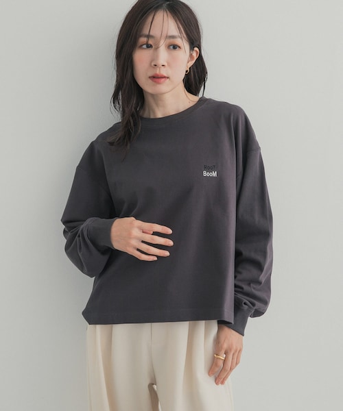 URBAN RESEARCH DOORS（アーバンリサーチドアーズ）の「GrowOrganic 刺しゅうロングスリーブTシャツ（Tシャツ/カットソー・レディース・OFF/CHARCOAL/BURGUNDY・Free）」の2枚目の写真