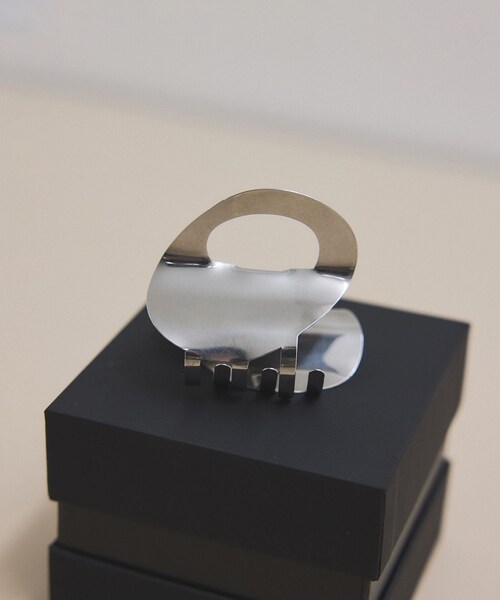 ADAM ET ROPE'(アダムエロペ)の「【J'aDoRe限定】【CLINQ(クリンク)】SANA(バレッタ/ヘアクリップ・レディース・シルバー・F)」の2枚目の写真