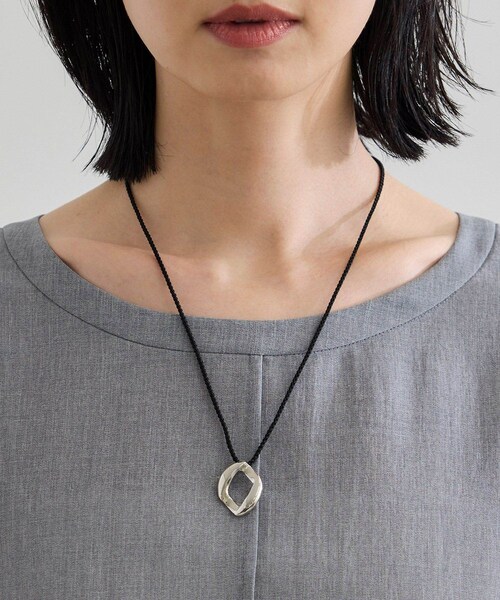 ROPE'(ロペ)の「【WEB限定】【IRIS47(イリス)】rome necklace(ネックレス・レディース・ゴールド/シルバー・F)」の3枚目の写真