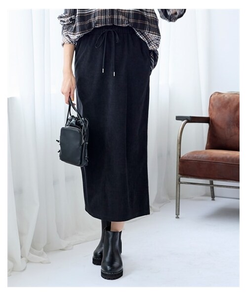 nissen（ニッセン）の「カットコーデュロイバックスリットナロースカート＜大きいサイズ有＞（スカート・レディース・グレージュ/ライトブラウン/黒/オリーブグリーン/チャコールグレー/ターコイズブルー/ライトピンク・L/LL/3L/4L/5L/6L/8L/10L/S/M）」の13枚目の写真