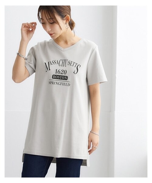 nissen（ニッセン）の「【綿１００％】プリントV ネックチュニックTシャツ（接触冷感・UVカット）（選べる柄）＜大きいサイズ有＞（チュニック・レディース・カジュアルロゴ:グレージュ/カジュアルロゴ:アイス杢/タテロゴ:黒/タテロゴ:オフホワイト/カレッジロゴ:オフホワイト/カレッジロゴ:グレージュ/ソファネコ:スモーキーブルー/かくれんぼネコ:ネイビー/かくれんぼネコ:アイス杢/タワー:ミント/カットフラワー:ラベンダー/マリンロゴ:ブルーグリーン/アメカジロゴ:チャコールグレー/フライングバード:モーブグリーン/大人ロゴ:オフホワイト/ポップネコ:ブルーグリーン/カーブロゴ:黒/ソフトロゴ:チャコールグレー/ボタニカル:ミント/ハートロゴ:ピンクベージュ/衿花:ダークブルー/ブックネコ:オートミール/フレンチロゴ:ベージュ/筆記ロゴ:オフホワイト/パンダ:チャコールグレー/伸びネコ:ネイビー/花:ダークピンク・S/M/L/LL/3L/4L/5L/6L）」の15枚目の写真
