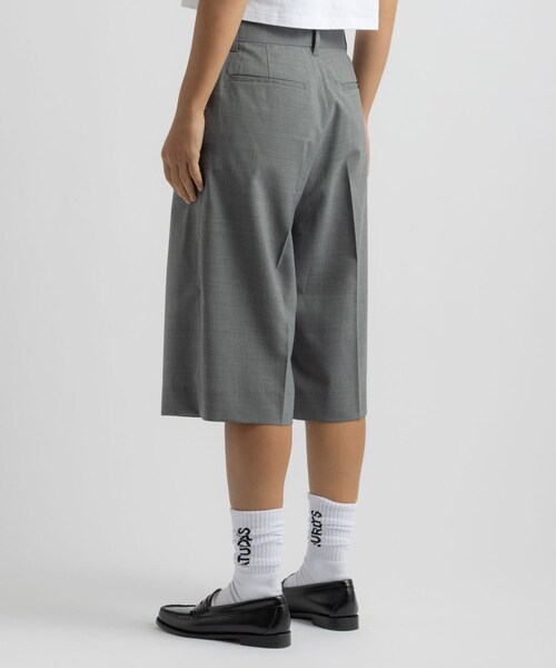 Saturdays NYC(サタデーズ ニューヨークシティ )の「Kim Pleated Shorts | WOMEN(その他パンツ・レディース・グレー/ネイビー・L/M/S)」の15枚目の写真