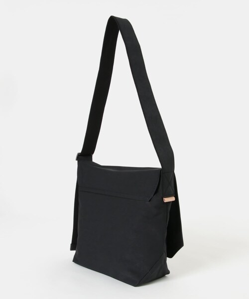URBAN RESEARCH(アーバンリサーチ)の「Hender Scheme FLAP SHOULDER SMALL(ショルダーバッグ・メンズ・Black/Beige/Khaki・Free)」の6枚目の写真