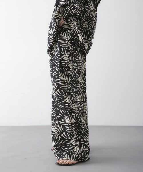 URBAN RESEARCH（アーバンリサーチ）の「『一部別注カラー』LUSANA　CICI PANTS（その他パンツ・レディース・DAUN/P TIE DYE/別注H NAVY・S/M）」の6枚目の写真