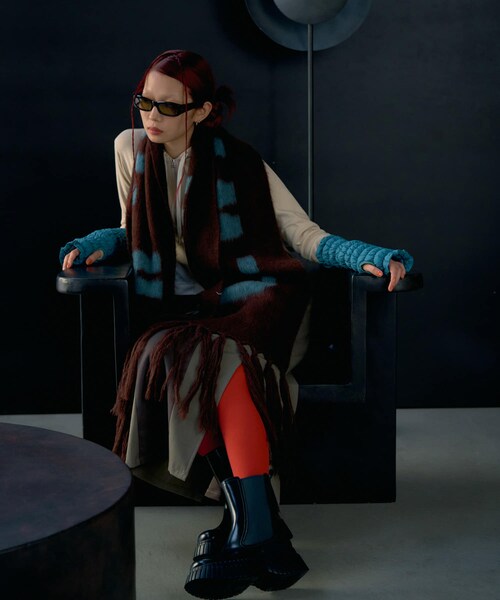 THE GOODLAND MARKET（ザグッドランドマーケット）の「cwtch　RWS Wool fringe Scarf（マフラー・レディース・BROWN/BLUE/GRAY・FREE）」の16枚目の写真