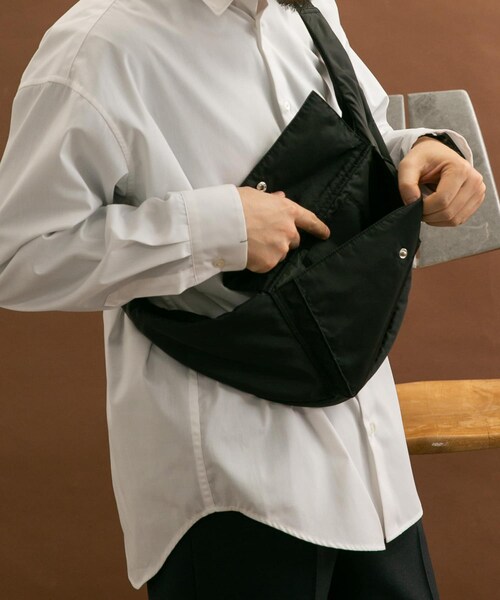 RODE SKO（ロデスコ）の「撥水ボディバッグ（ボディバッグ/ウエストポーチ・メンズ・KHAKI/BLACK・one）」の6枚目の写真