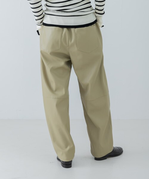URBAN RESEARCH(アーバンリサーチ)の「レザーライクコクーンパンツ(その他パンツ・レディース・BLACK/BEIGE・FREE)」の15枚目の写真