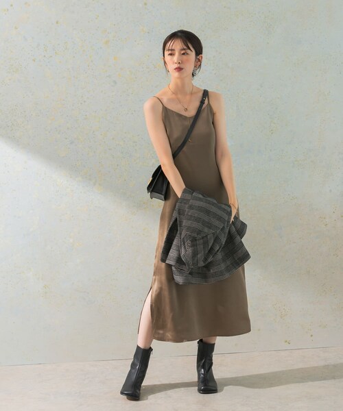 URBAN RESEARCH ROSSO（アーバンリサーチロッソ）の「サテンキャミワンピース（ワンピース・レディース・KHK.BROWN/L.BEIGE/BLUEGRAY・FREE）」の10枚目の写真