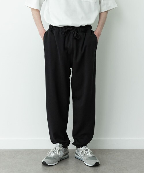 URBAN RESEARCH Sonny Label（アーバンリサーチサニーレーベル）の「NEW BALANCE　スウェットジョガーパンツ（スウェットパンツ・メンズ・アッシュヘザー/ブラック・M/L）」の4枚目の写真