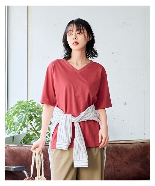 nissen（ニッセン）の「Vネック5分袖Tシャツ（Tシャツ/カットソー・レディース・黒/ネイビー/オフホワイト/グレイッシュモカ/モスカーキ/ロイヤルグリーン/スモークピンク/バーガンディ/アプリコット/ライムイエロー/グレイッシュブルー/ダークグリーン/ラズベリー・L/LL/3L/4L/5L/6L/8L/10L/S/M）」の12枚目の写真