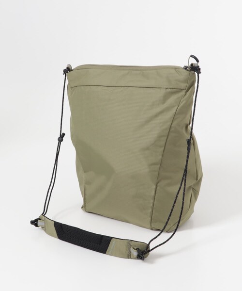 URBAN RESEARCH(アーバンリサーチ)の「SALOMON PACKABLE TOTE BAG(トートバッグ・メンズ・OLIEVE・FREE)」の4枚目の写真