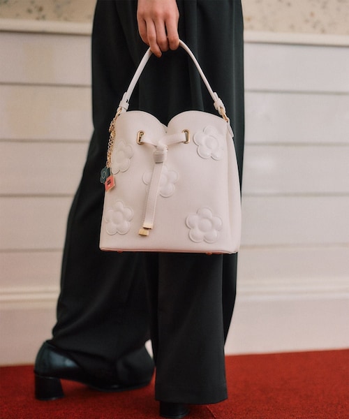 VIS(ビス)の「追加【MARY QUANT×VIS】デイジーハートカットバッグ(ショルダーバッグ・レディース・ブラック/キナリ・F)」の7枚目の写真