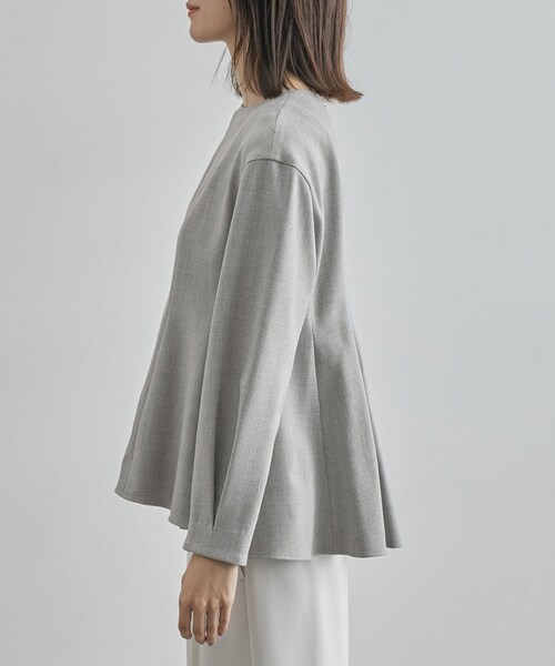 ROPE'（ロペ）の「裏起毛ペプラムブラウス/セットアップ対応（シャツ/ブラウス・レディース・グレー/ブラック/オフホワイト・38）」の12枚目の写真