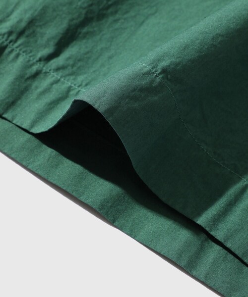 ADAM ET ROPE'(アダムエロペ)の「【ATON/エイトン】SHRINK COTTON LAWN OVERSIZED S/S SHIRT(シャツ/ブラウス・メンズ・グリーン/ブルー系・4/6)」の12枚目の写真
