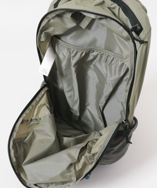 URBAN RESEARCH DOORS(アーバンリサーチドアーズ)の「patagonia Terravia Pack 22L(バックパック/リュック・レディース・BNLB/BLK/RVGN・S)」の13枚目の写真