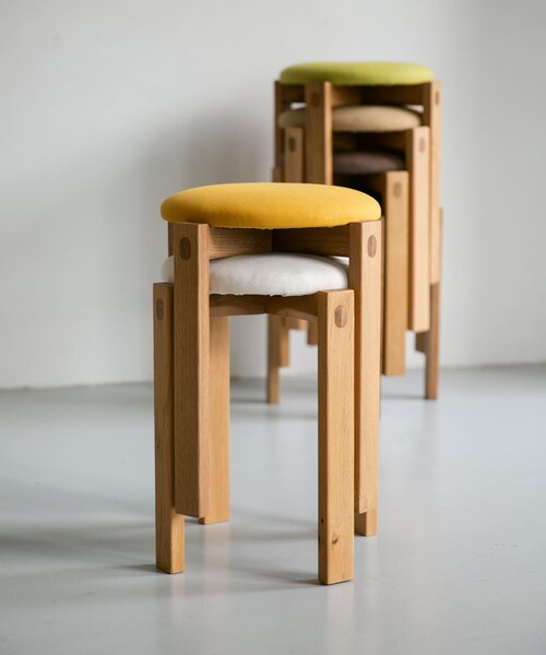 URBAN RESEARCH DOORS(アーバンリサーチドアーズ)の「DOORS LIVING PRODUCTS Round Stool(その他雑貨・メンズ・S.Brown8/Natural8/Beige8/O.Khaki8/Mustard8/H.Green8・one)」の2枚目の写真