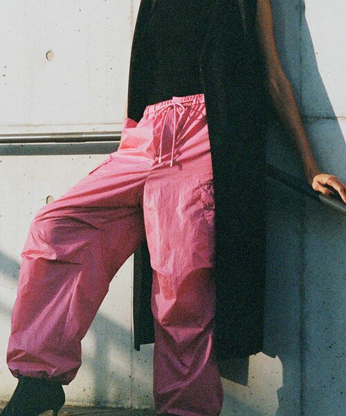 ROPE'(ロペ)の「【MLB COLLECTION BY JUN】ナイロンパラシュートパンツ(カーゴパンツ・レディース・ブラック/ホワイト/ピンク・F)」の22枚目の写真