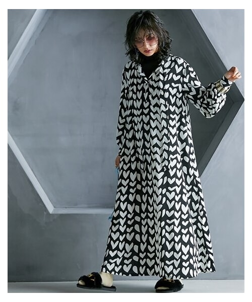 nissen（ニッセン）の「ハートプリントボウタイロングワンピース＜大きいサイズ有＞GEVS.（ワンピース・レディース・グリーン系/黒系・6L/8L/10L）」の2枚目の写真