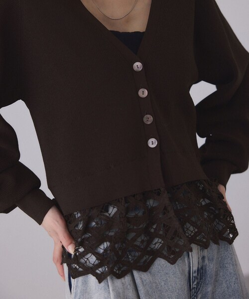 ADAM ET ROPE'（アダムエロペ）の「バテンレースコンビニットカーディガン（カーディガン/ボレロ・レディース・ブラック/ダークブラウン/キナリ・F）」の12枚目の写真