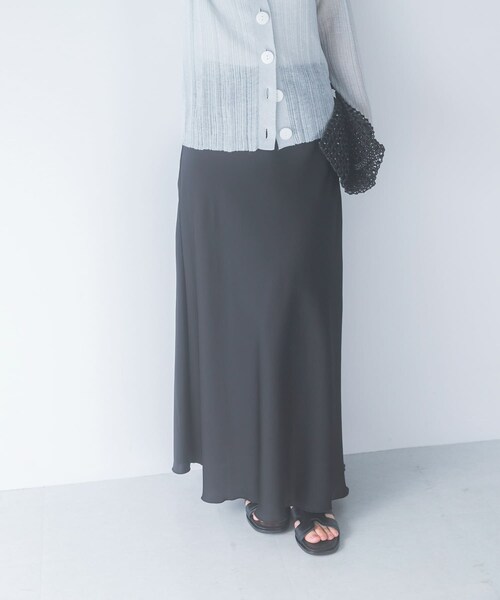 URBAN RESEARCH ROSSO（アーバンリサーチロッソ）の「接触冷感 吸水速乾 サテンスカート（スカート・レディース・GREIGE/BLACK・36/38）」の18枚目の写真